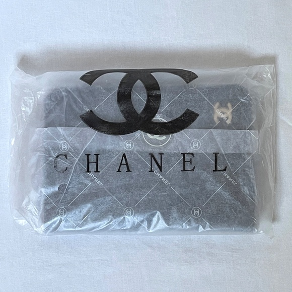 New CC Passport Holder Black and Gold - Picture 8 of 9